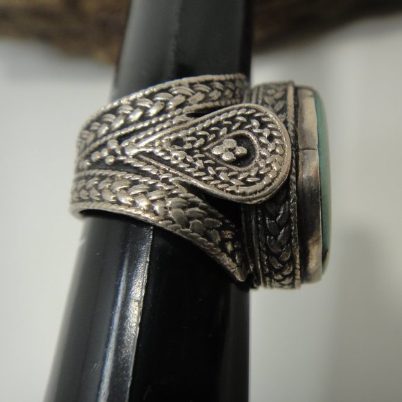 Big Southwestern Style Ring Green-Blue Stone Ornate Silver Tone Band 7.5 - Picture 6 of 9